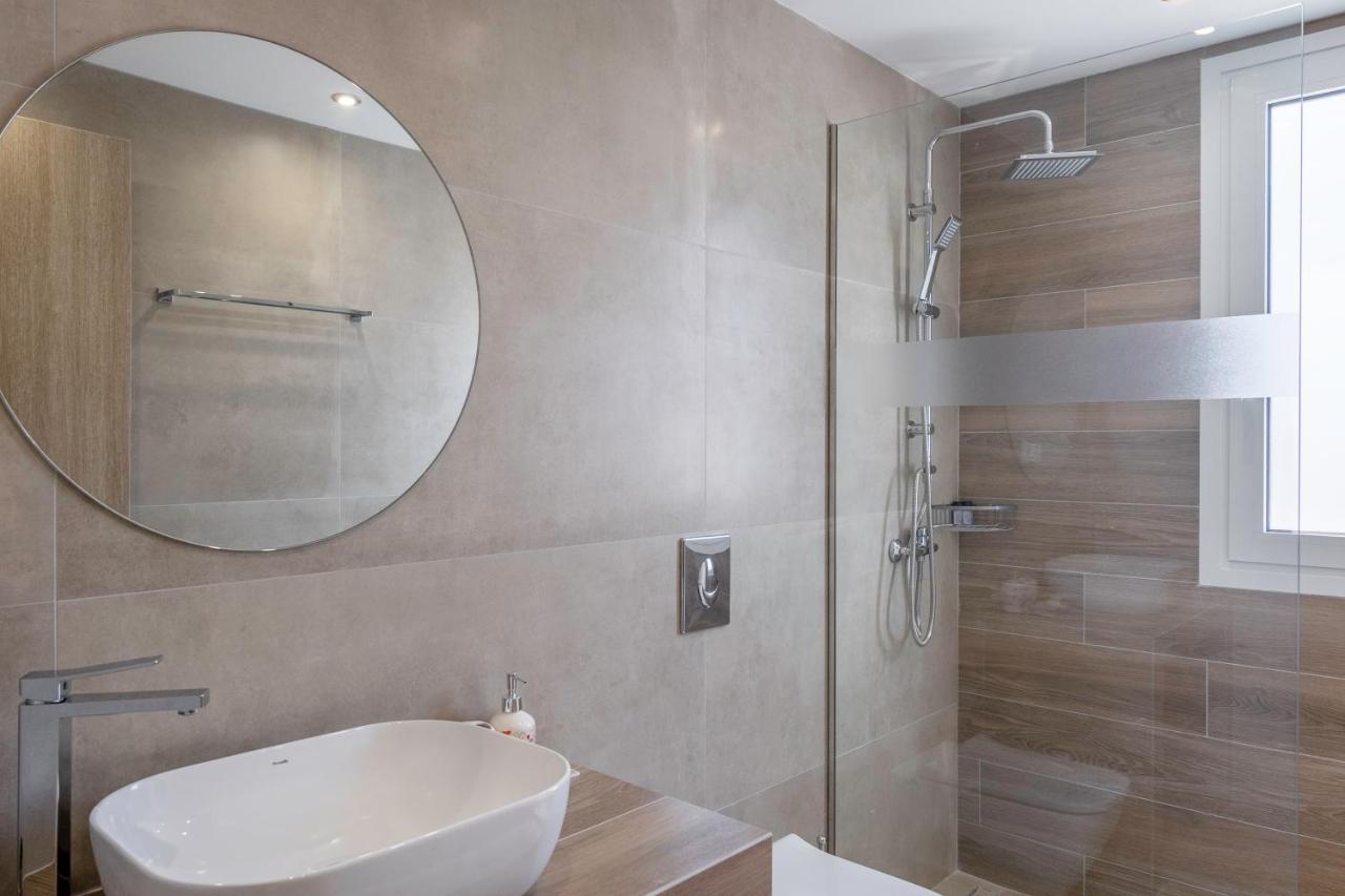 Divine 2Br Apartment In The Heart Of Athén Kültér fotó